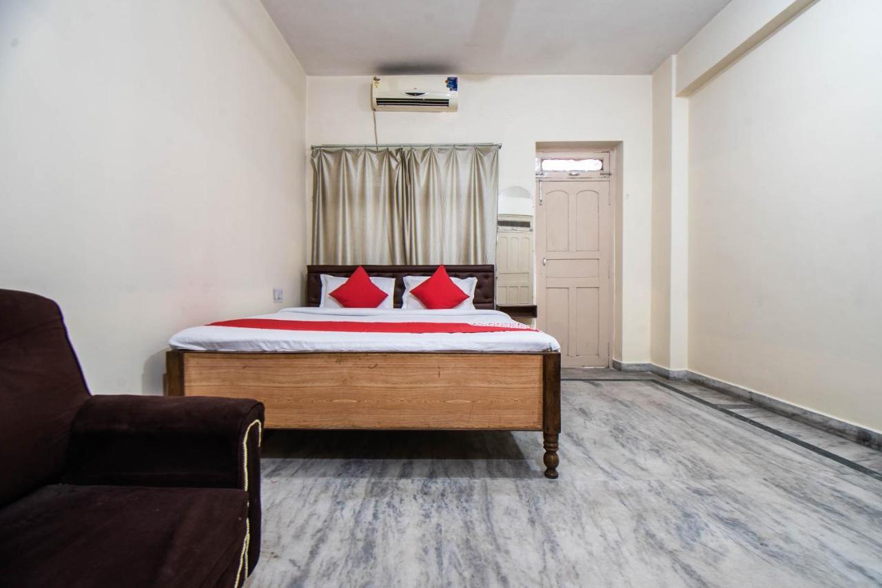 Oyo 29792 Piyush Hajipur Hotel ภายนอก รูปภาพ