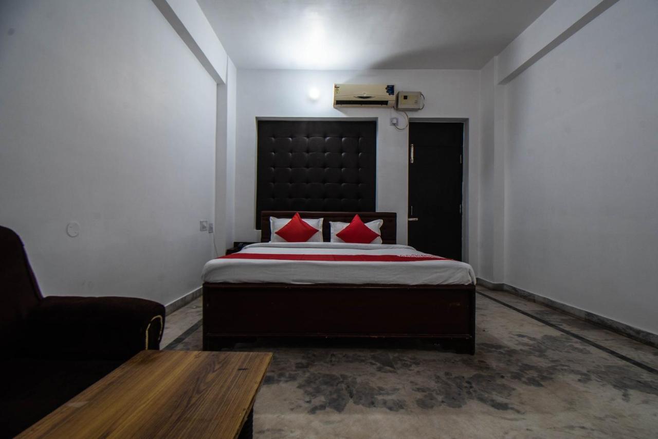 Oyo 29792 Piyush Hajipur Hotel ภายนอก รูปภาพ